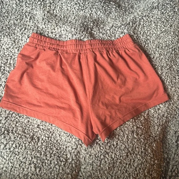 Vuori Halo Performance Shorts - Picture 3 of 7
